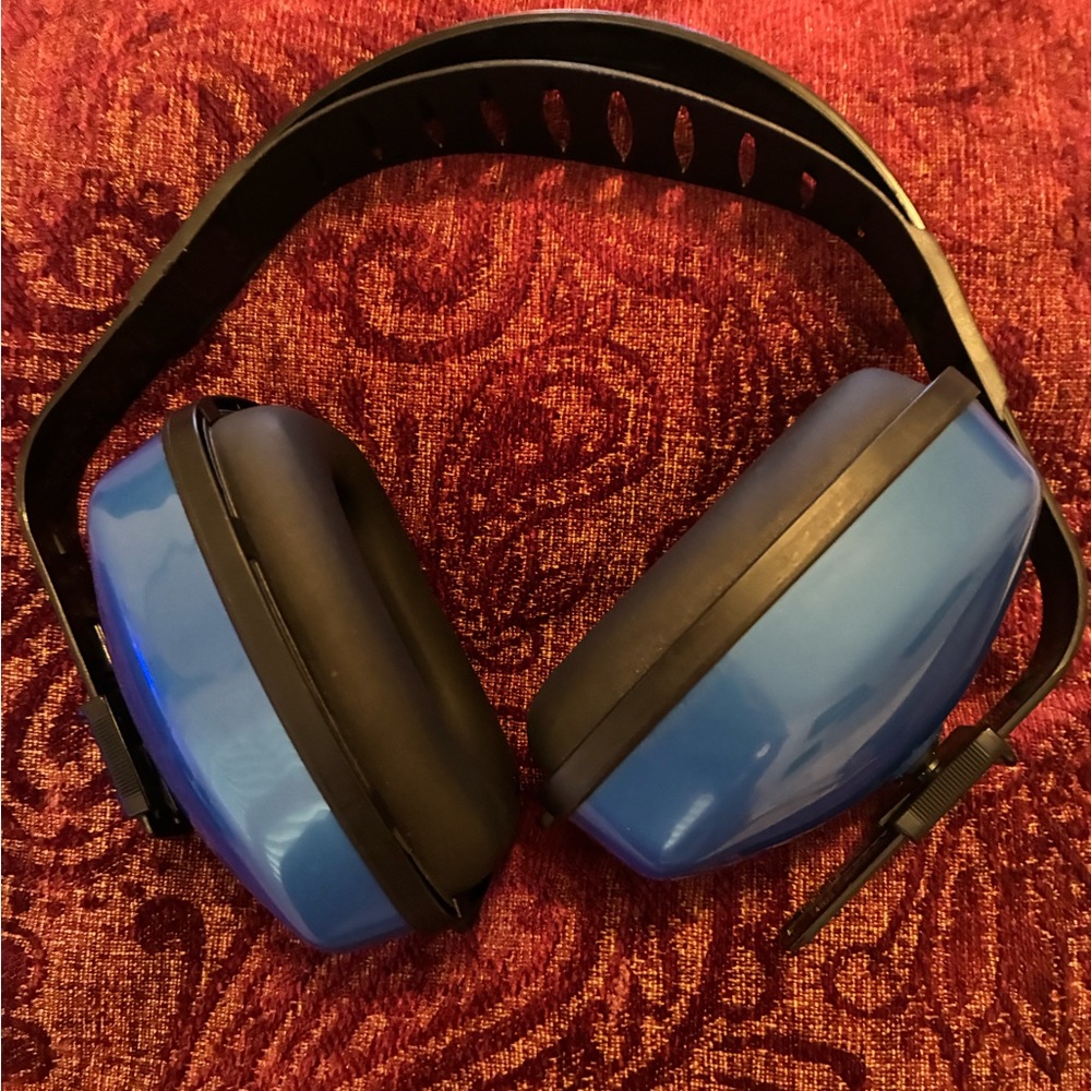 Bilsom Viking V2   Black & Blue Ear Muffs designed by Howard Leight like new